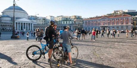 Visiter Naples en vélo